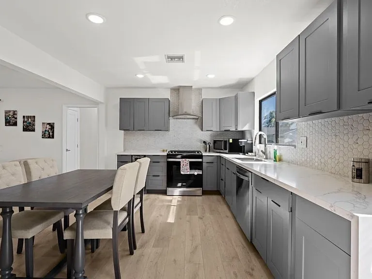 2617 S Beverly Dr — Photo 45