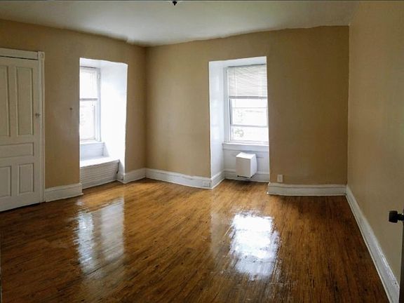 3rd image of 5413 Tacoma St Floor 3