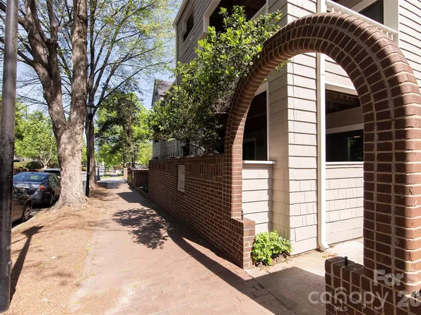 212 W 10th St APT 17, Charlotte, NC 28202