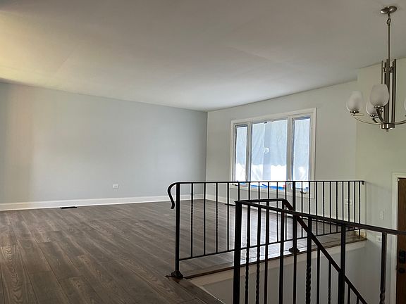 4th image of 514 Barrington Ct