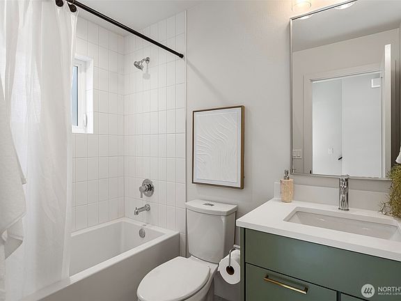 5th image of 8039 Wallingford Avenue N #B