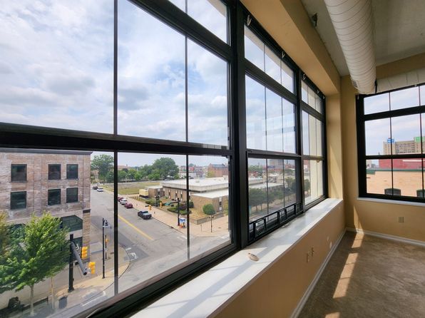 1401 State St APT 401