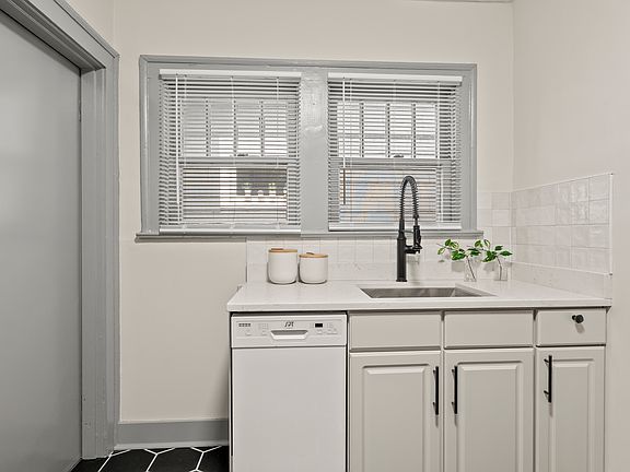 5th image of 517 N Emerson Ave