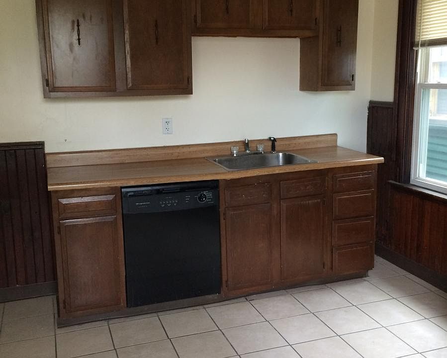 1st image of 584 Potomac Ave APT 4