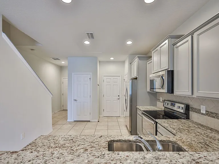 9160 Hillcroft Dr — Photo 7