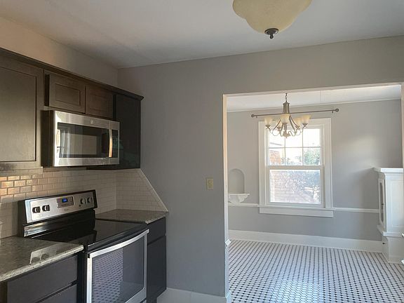 4th image of 808 NE 17th St