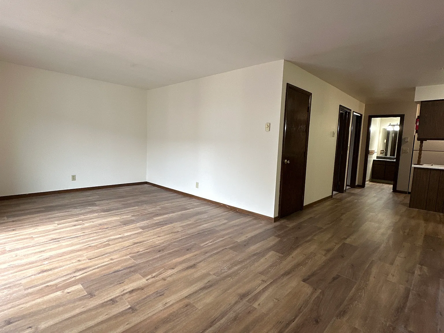 2 bed, 755 sqft, $830 — Photo 4
