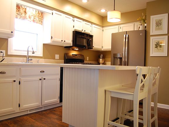 4th image of 403 Sturbridge Dr