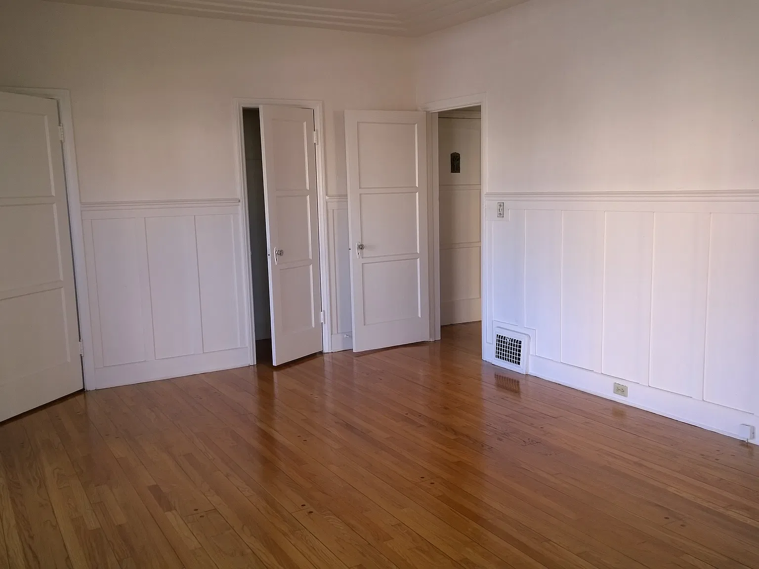 115 Sweetzer Ave — Photo 3