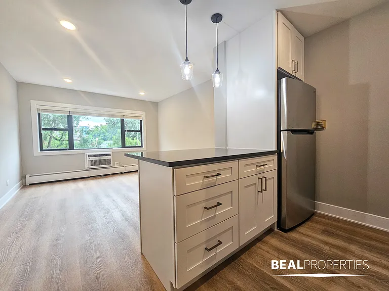 555 W Stratford Place — Photo 20