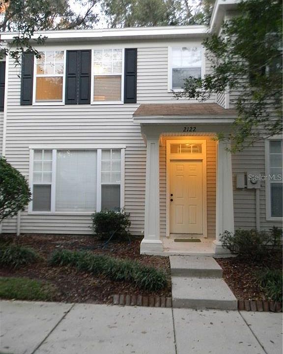 1st image of 2122 Golden Oak Ln