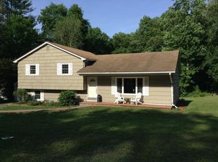 38 Mains Xing, North Stonington, CT 06359