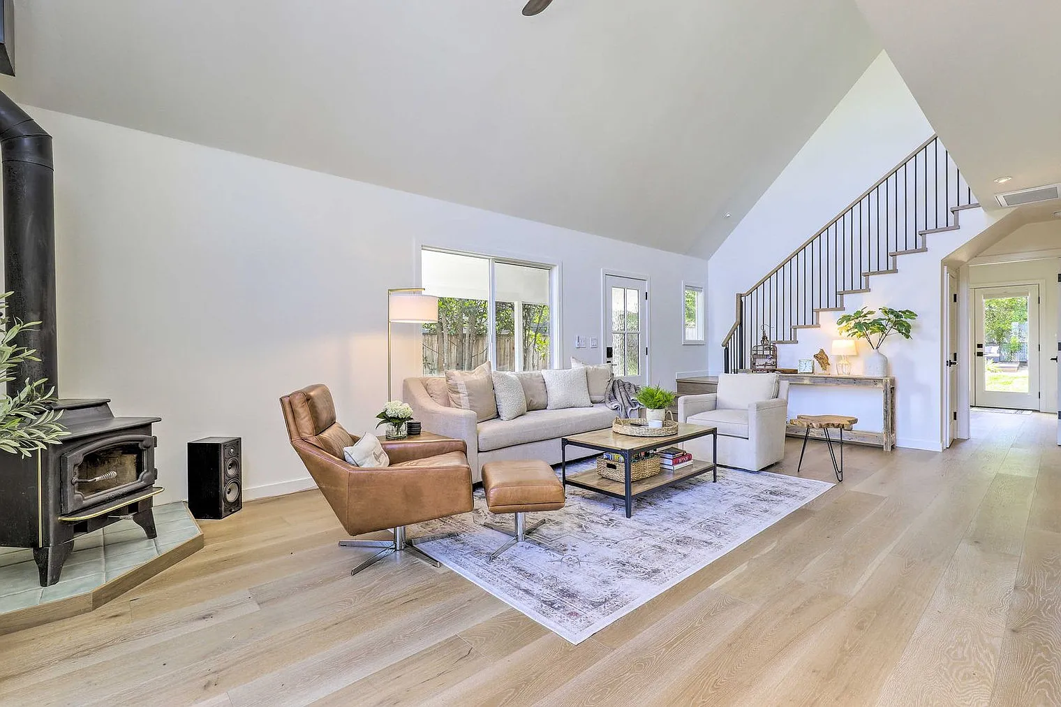 3 bed, 2.0 bath, 1496 sqft, $8,178 — Photo 3