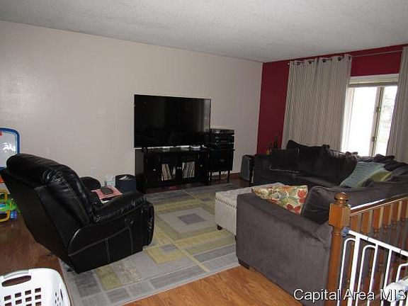 5th image of 1200 Willow Ln