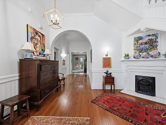 5th image of 1147 Adams St