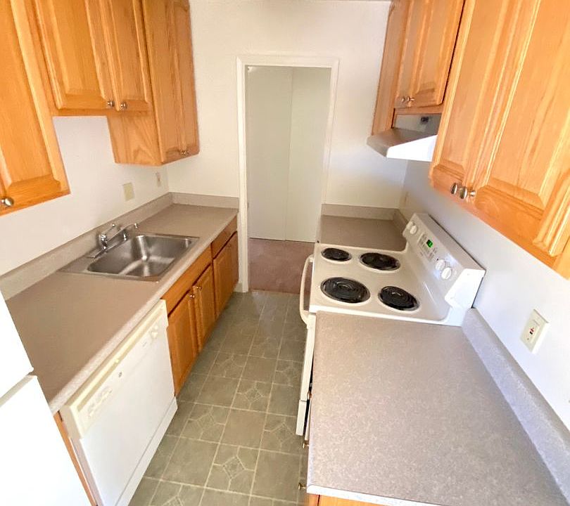 1st image of 2431 Carlmont Dr APT 21