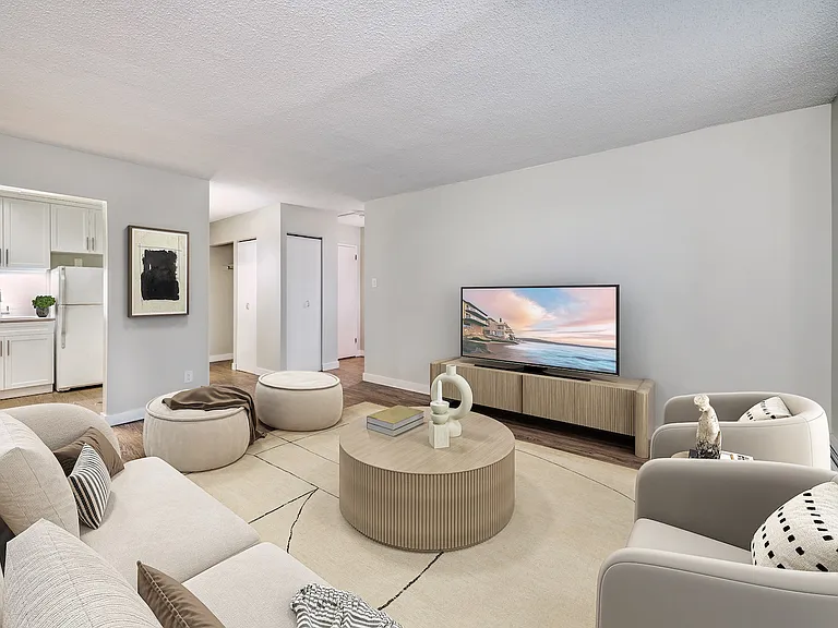 2080 Pembina Hwy — Photo 3