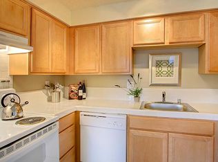 7806 196th St SW #B, Edmonds, WA 98026