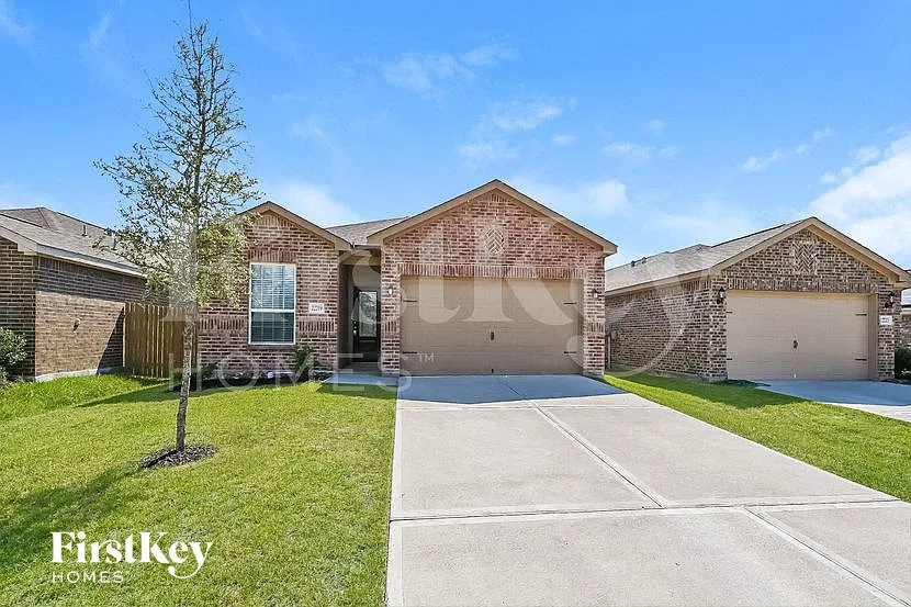 3 bed, 2.0 bath, 1597 sqft, $2,005 — Photo 1