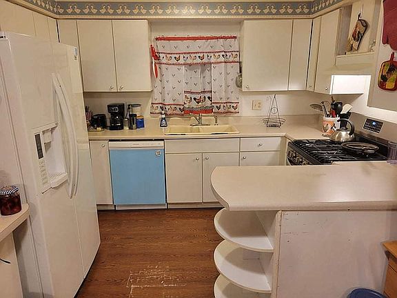 2nd image of 4665 Christy Dr