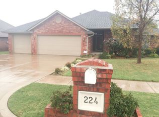 224 SW 30th St, Moore, OK 73160