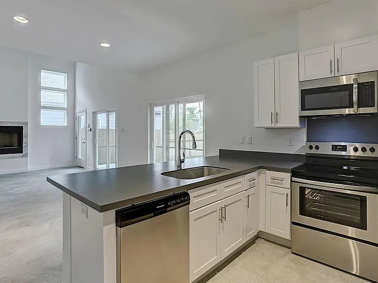 6712 Cohn St — Photo 5