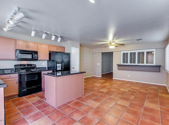 3rd image of 3007 W Melinda Ln