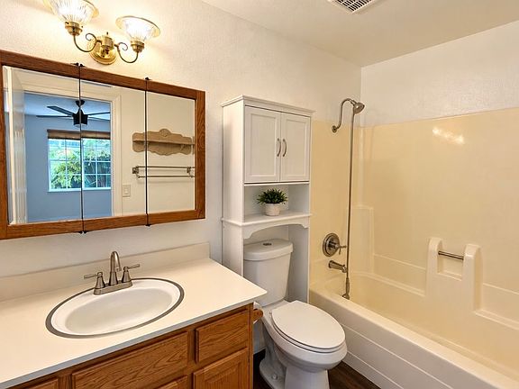 5th image of 3044 Monroe St