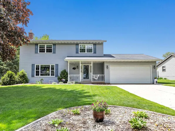 2152 Woodcrest Dr, Green Bay, WI 54304