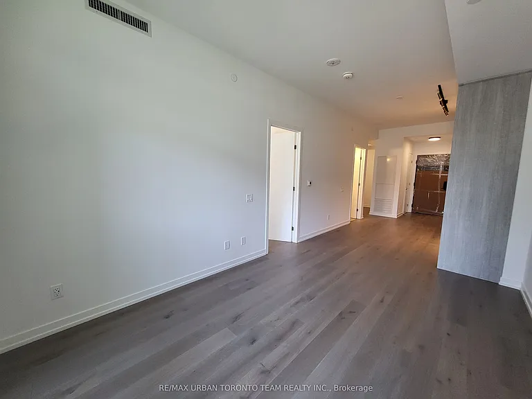 771 Yonge St #302 — Photo 7