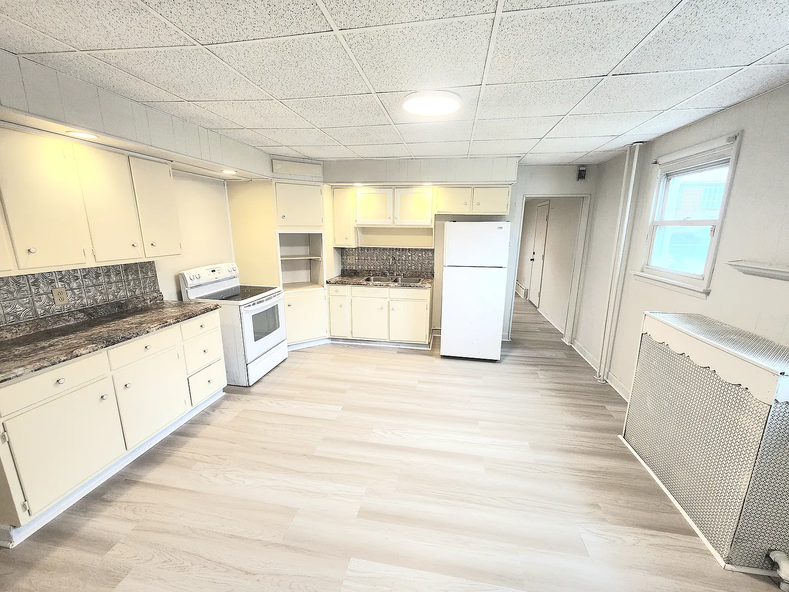 319 S Kennedy Dr — Photo 1