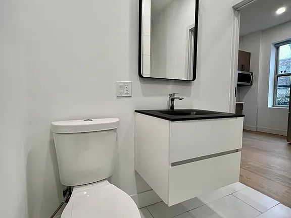 4th image of 3215 S Racine Ave #1R