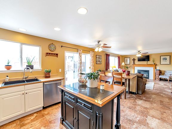 Open Kitchen to Family room!