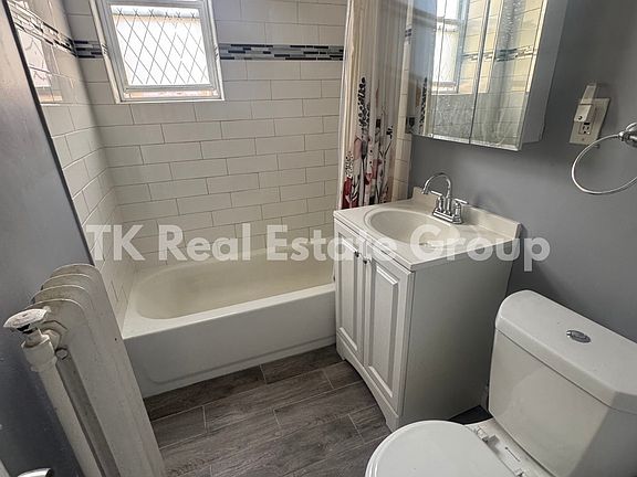 4th image of 251 Lafayette Ave APT 1