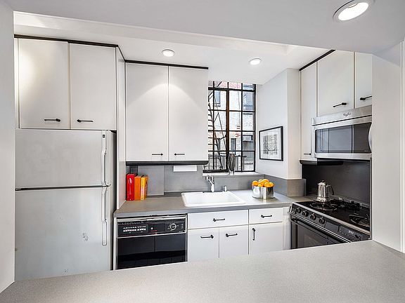 4th image of 333 E 41st St APT 5C