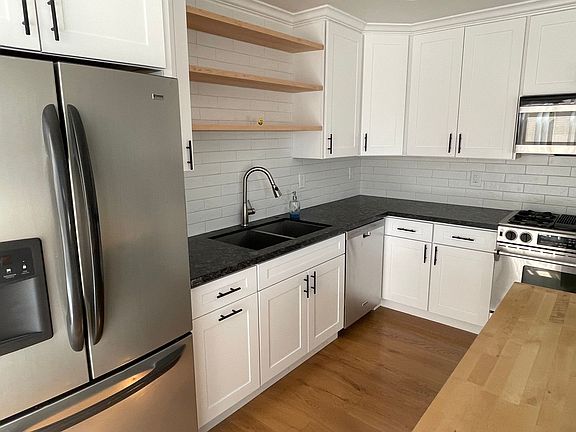 5th image of 3006 Chestnut Hill Dr