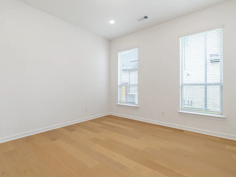 5901 Maddie Ann Dr — Photo 17