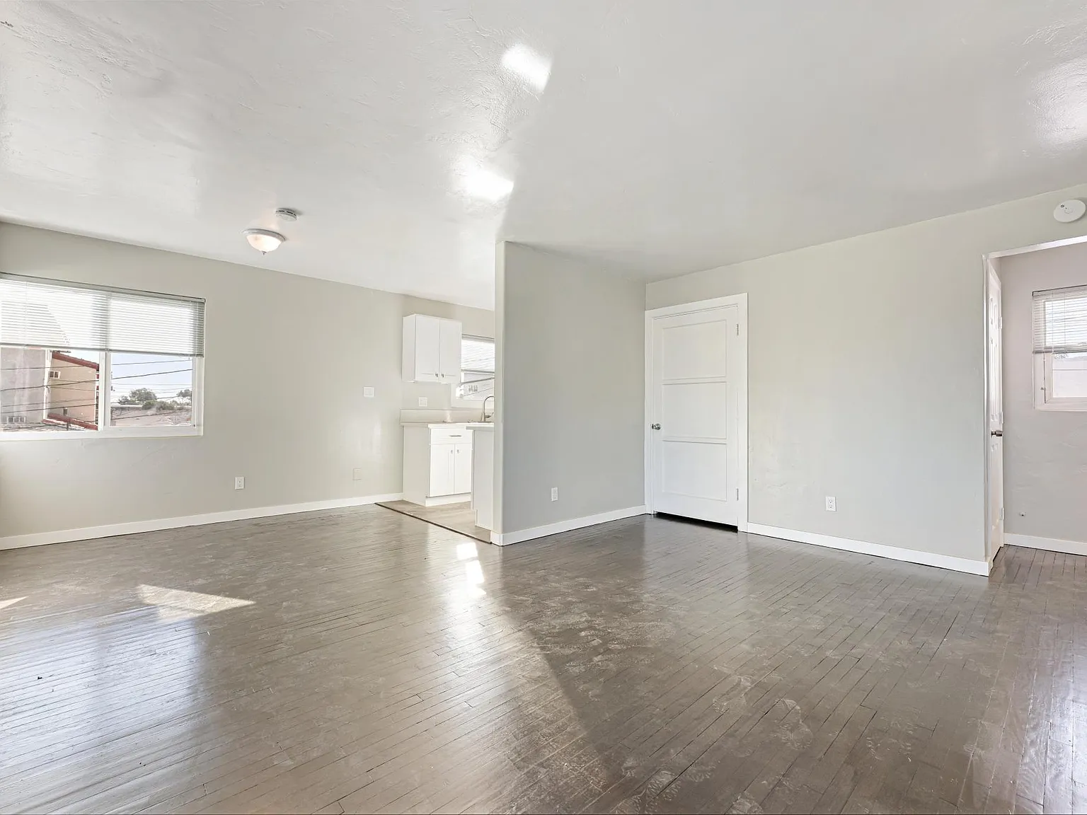 4260 41st St — Photo 3