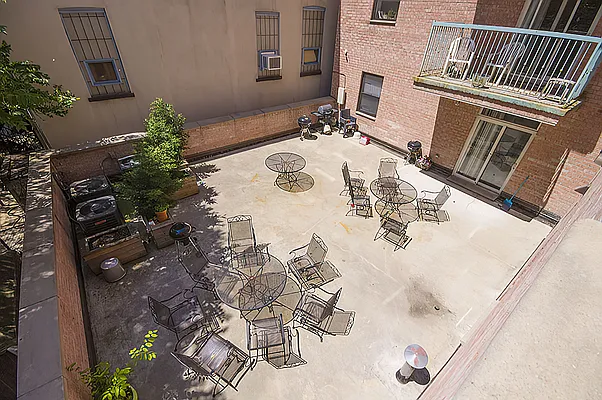 Rented by Level Group | media 25