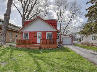 143 Lake St, Pewaukee, WI 53072