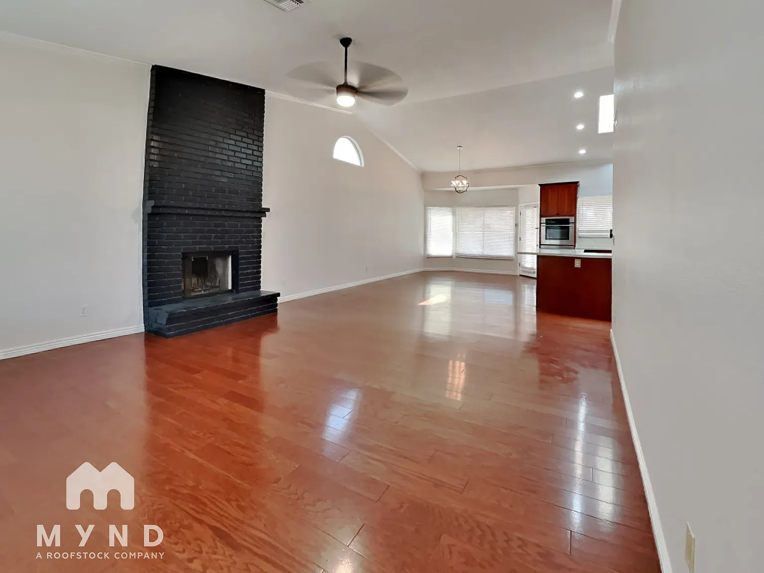 4 bed, 2.5 bath, 2963 sqft, $4,645 — Photo 4