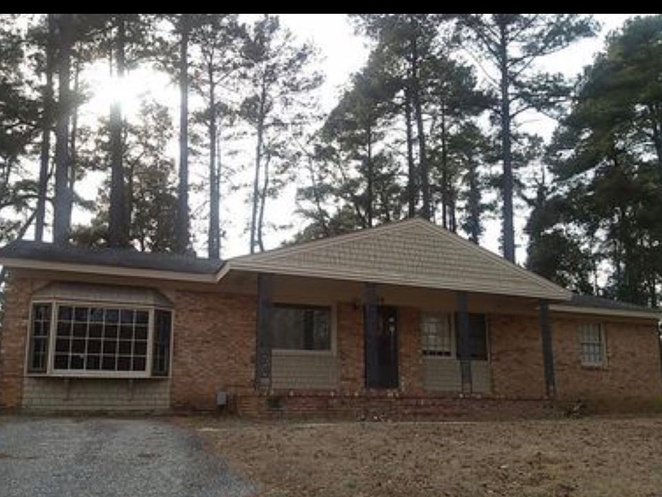 1st image of 830 Stoneykirk Dr
