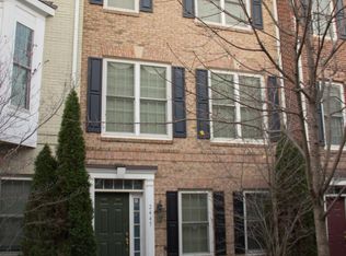 2445 Huntington Park Dr, Alexandria, VA 22303