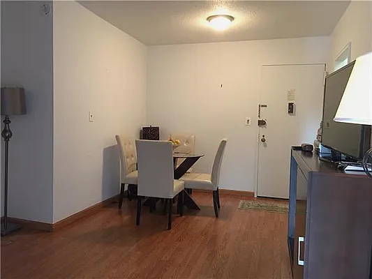 Rented by Century 21 Metropolitan | media 22