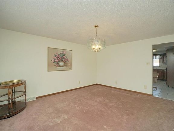 3rd image of 6906 Joanne Cir N