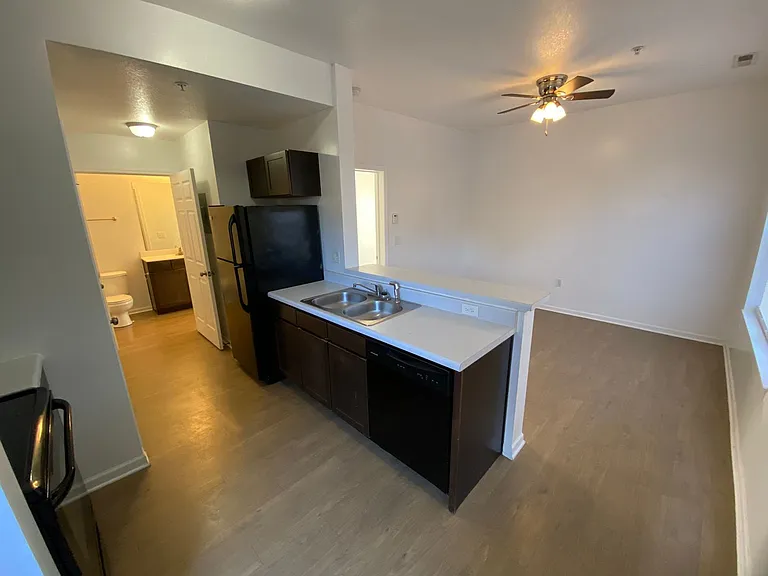 404 Jefferson St — Photo 9