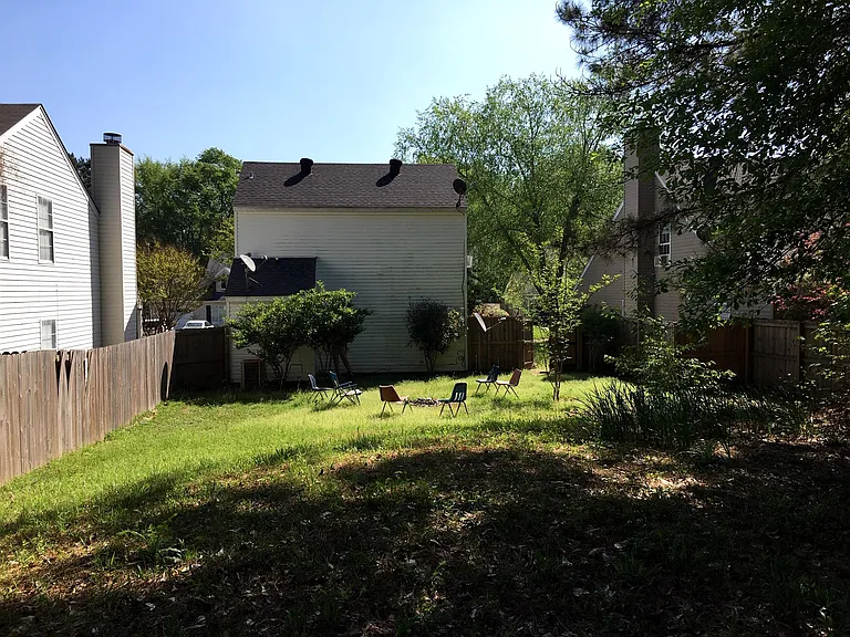 3905 High Pointe Dr — Photo 3