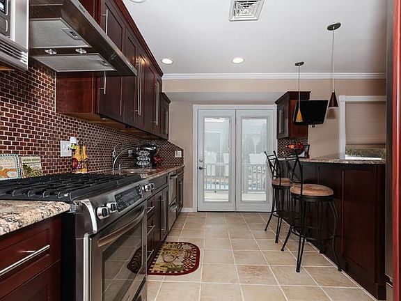3rd image of 240 Nancy Dr
