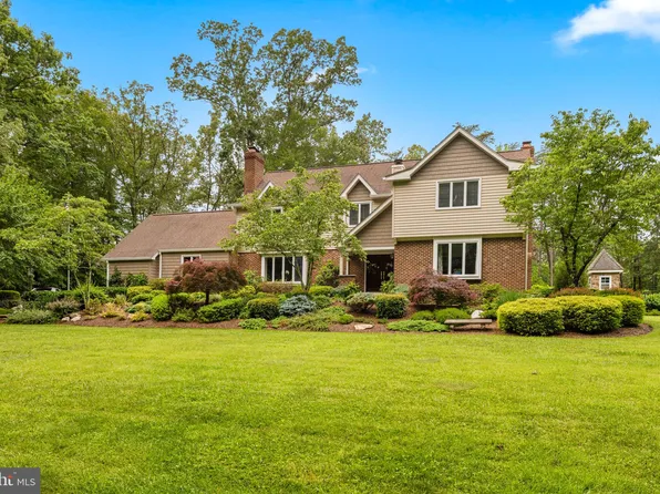 7950 Woodland Hills Ln, Fairfax Station, VA 22039