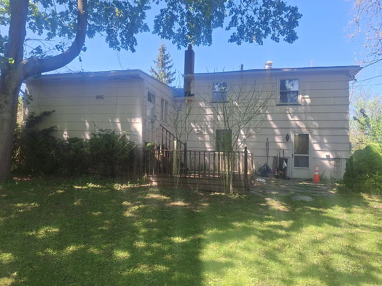 1495 Beach Ave — Photo 36